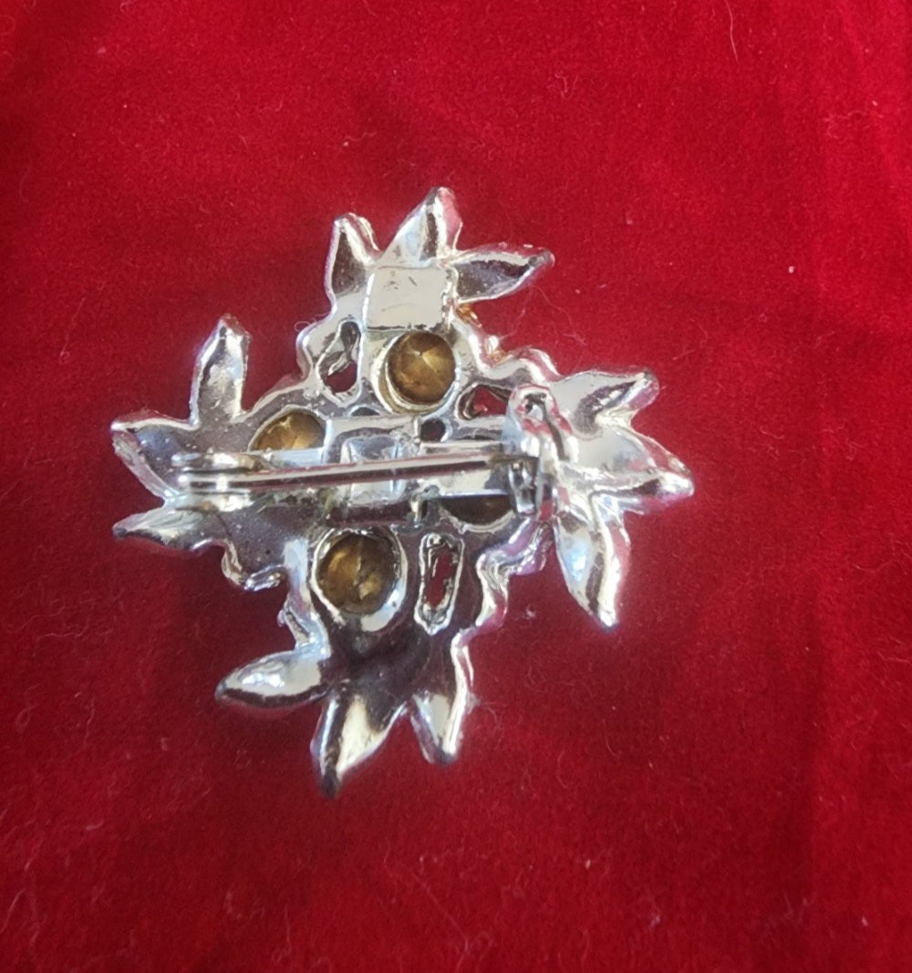 Vintage rhinestone Cluster brooch