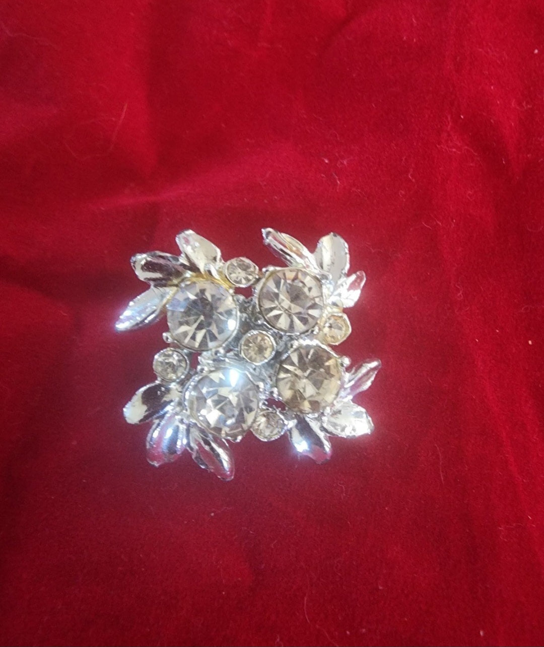 Vintage rhinestone Cluster brooch