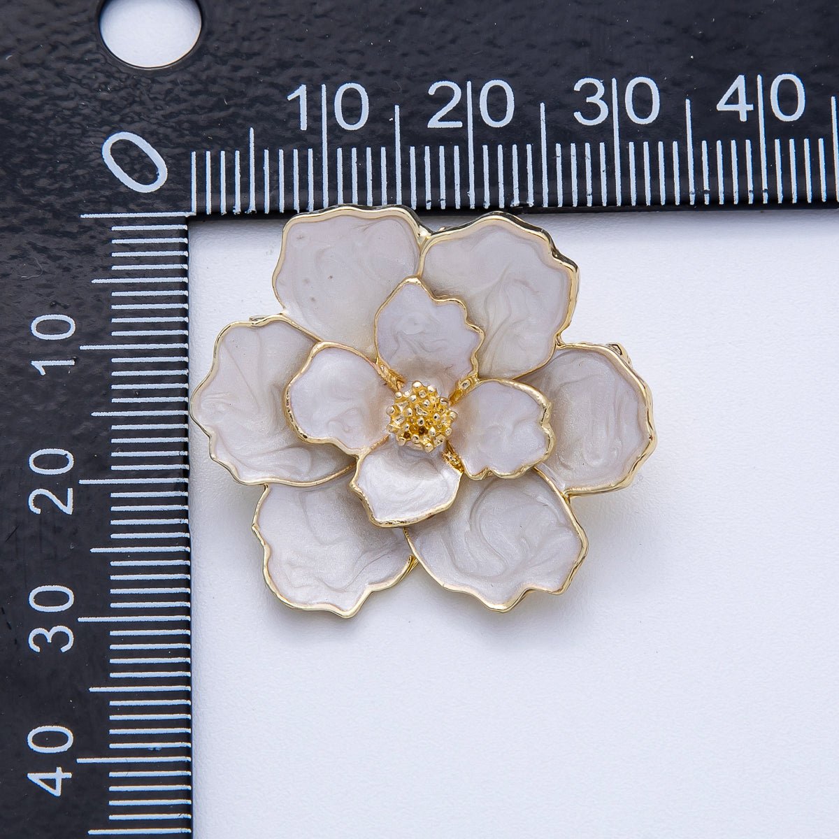 Gold 25.3mm x 31mm White Glitter Enamel Flower Pin Brooch | BH-119
