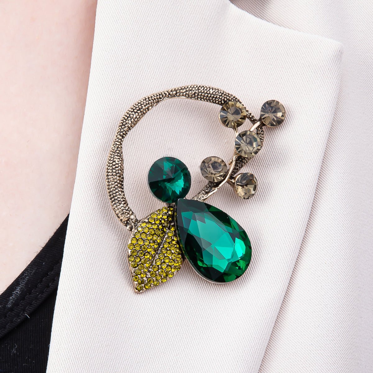Vintage Gold 75mm x 58mm Green Rhinestone Leaf Floral Pin Brooch | BH-130